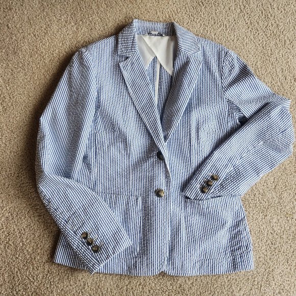 L.L. Bean Jackets & Blazers - NWOT L.L.Bean Signature Seersucker Blazer in Blue Pinstripe Size 2